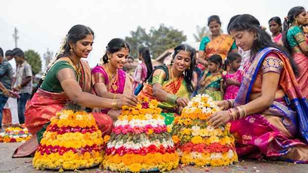 పాట పేరు మరియు గుర్తించాల్సిన వివరాలు