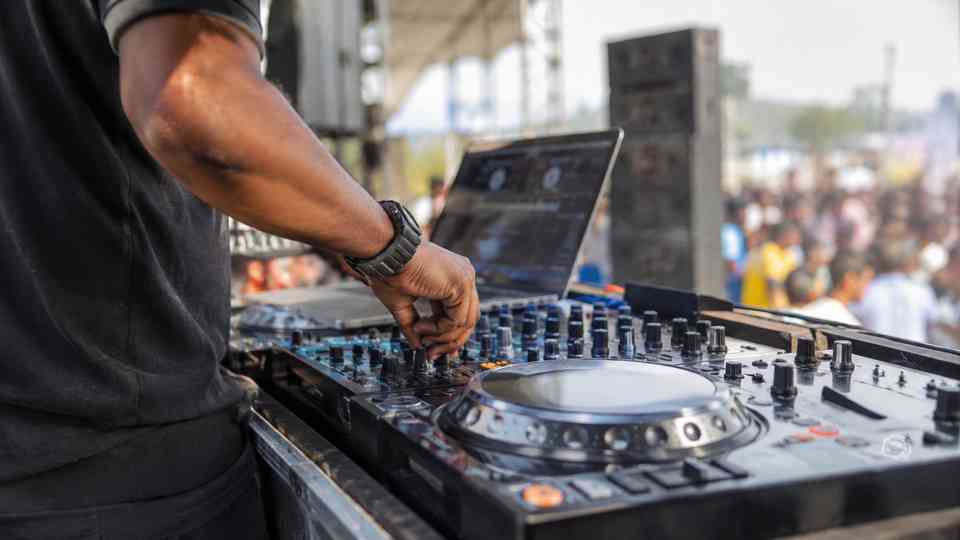 గుర్తించదగిన DJ Sai Shivarampally మిక్స్లు