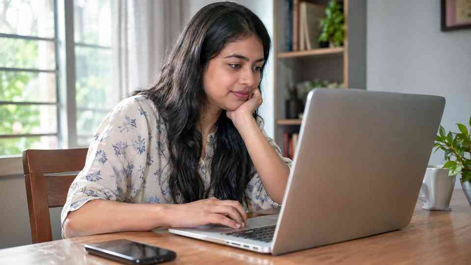 పూర్తి పాటను గుర్తించడానికి ఎలా వెతకాలి?